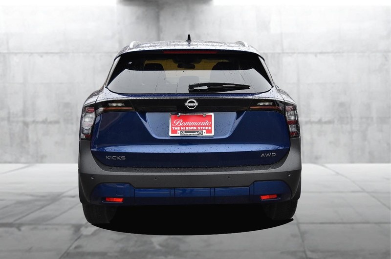 Nissan Kicks Vehicle Image 06
