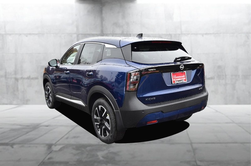 Nissan Kicks Vehicle Image 07