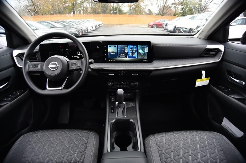 Nissan Kicks Vehicle Image 08