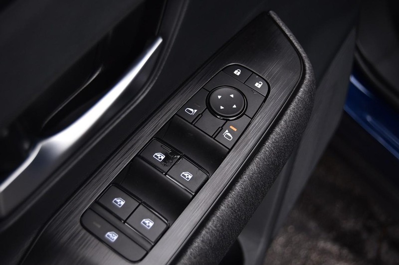 Nissan Kicks Vehicle Image 09