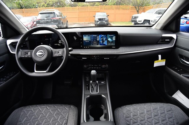 Nissan Kicks Vehicle Image 07