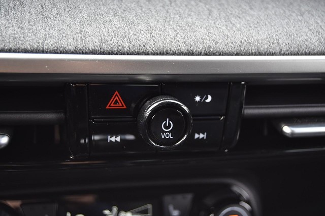 Nissan Kicks Vehicle Image 14