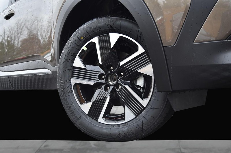 Nissan Kicks Vehicle Image 03