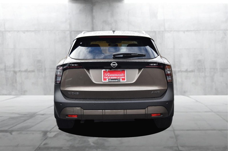 Nissan Kicks Vehicle Image 05