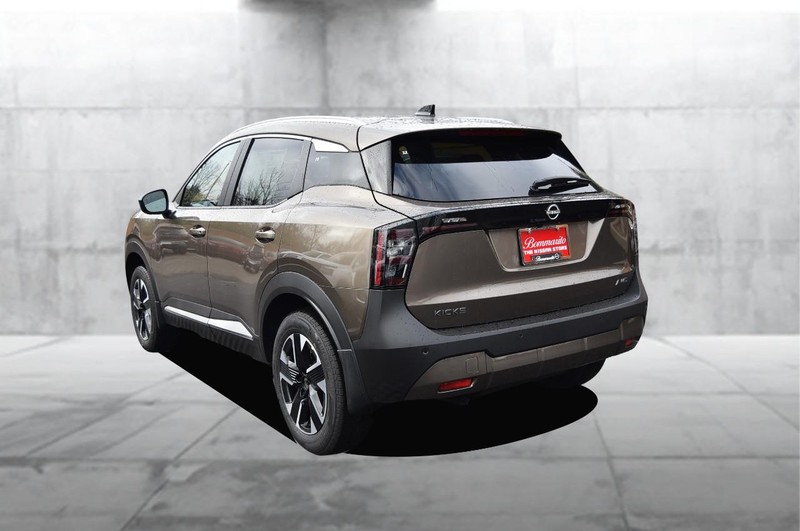 Nissan Kicks Vehicle Image 06
