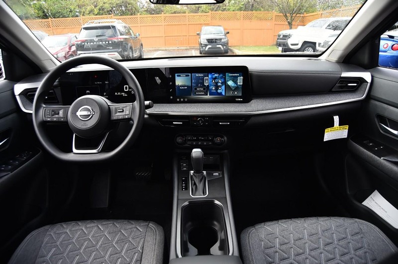 Nissan Kicks Vehicle Image 07