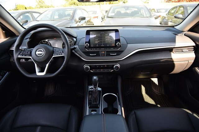 Nissan Altima Vehicle Image 08