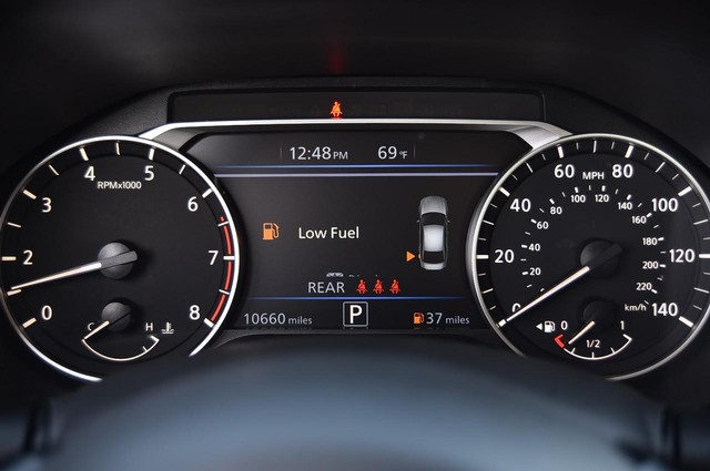 Nissan Altima Vehicle Image 12