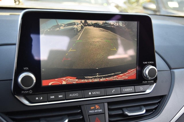 Nissan Altima Vehicle Image 13