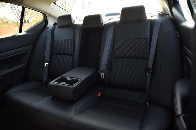 Nissan Altima Vehicle Image 21