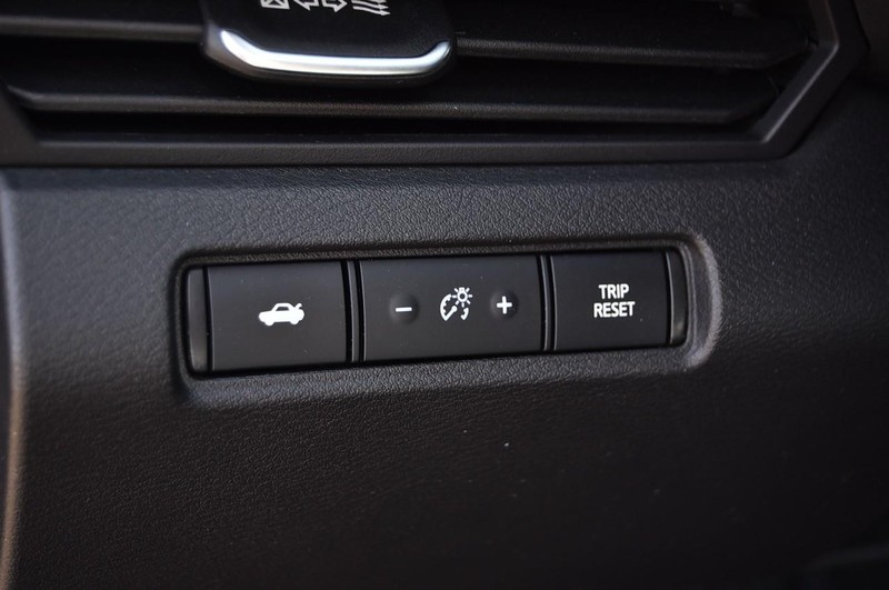 Nissan Altima Vehicle Full-screen Gallery Image 11