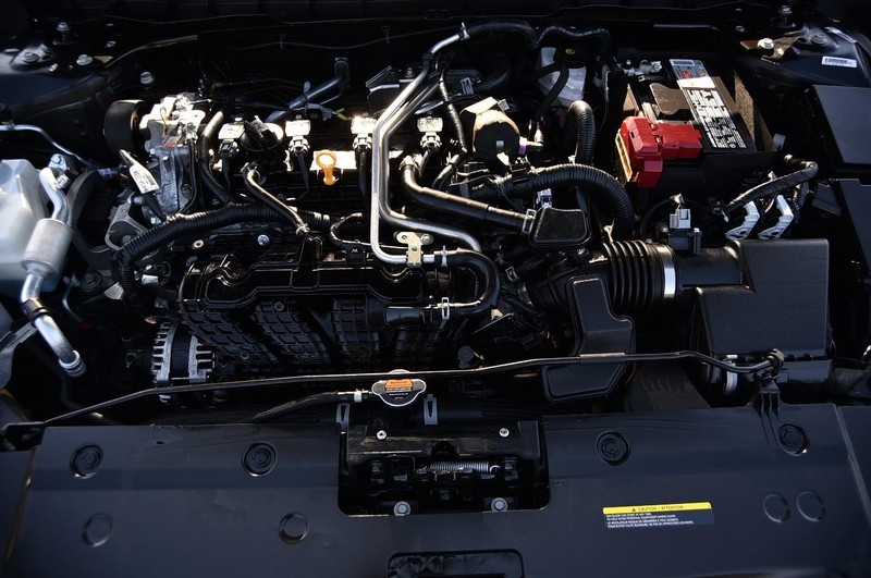 Nissan Altima Vehicle Full-screen Gallery Image 24