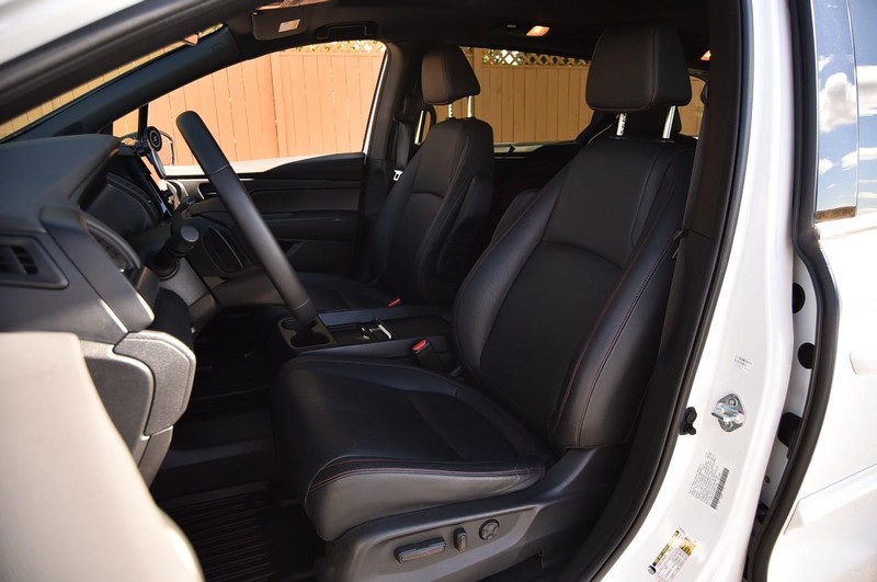 Honda Odyssey Vehicle Full-screen Gallery Image 22