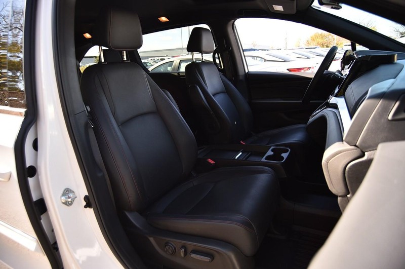 Honda Odyssey Vehicle Full-screen Gallery Image 23
