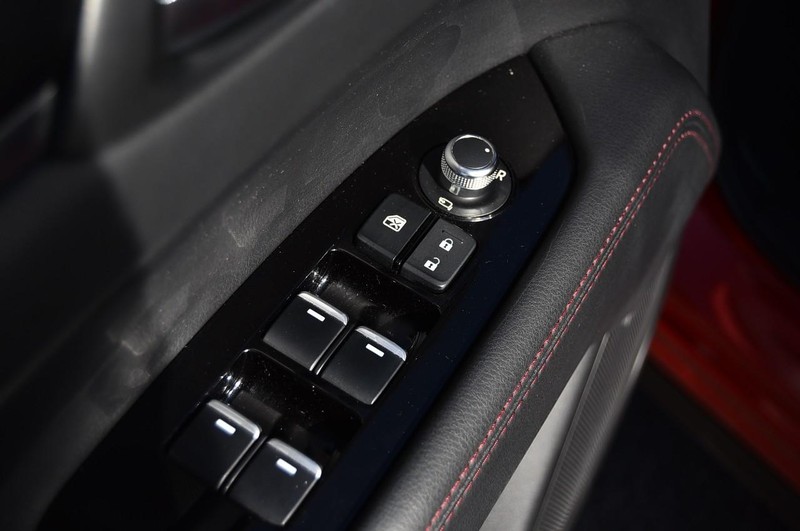 Mazda CX-5 Vehicle Full-screen Gallery Image 09