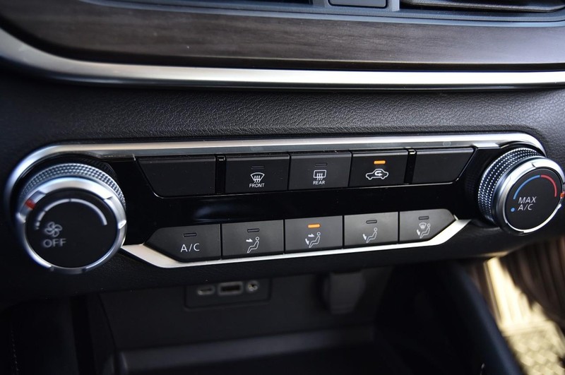 Nissan Altima Vehicle Full-screen Gallery Image 15