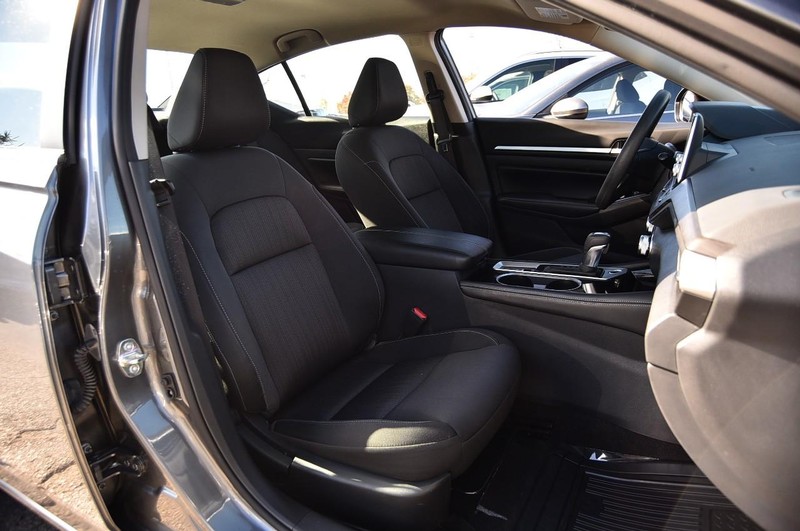 Nissan Altima Vehicle Full-screen Gallery Image 20