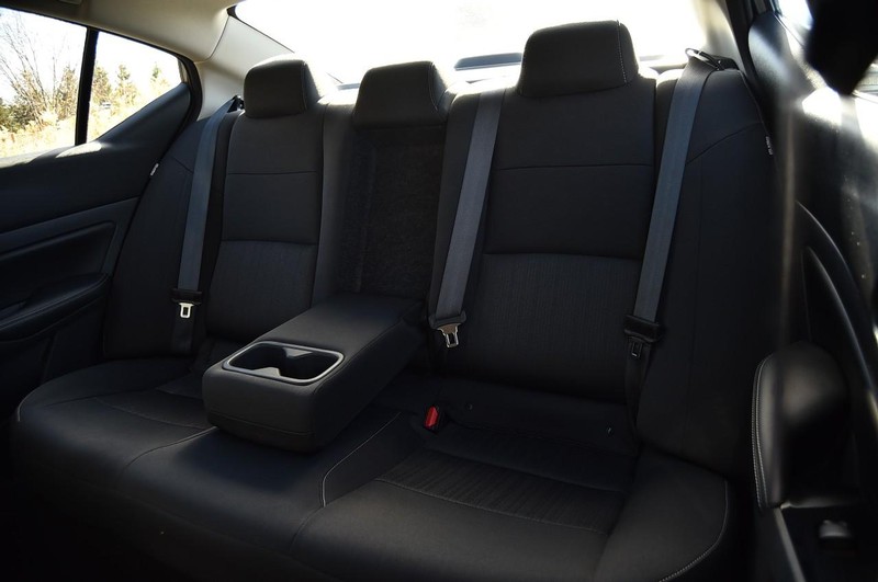 Nissan Altima Vehicle Full-screen Gallery Image 21