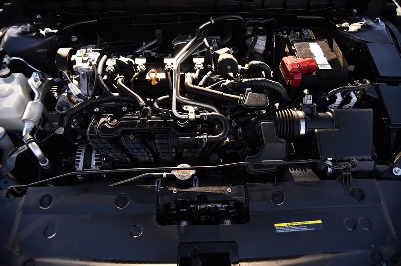 Nissan Altima Vehicle Full-screen Gallery Image 24