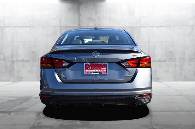 Nissan Altima Vehicle Image 06