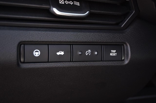 Nissan Altima Vehicle Image 11