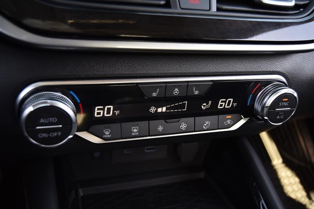 Nissan Altima Vehicle Image 17