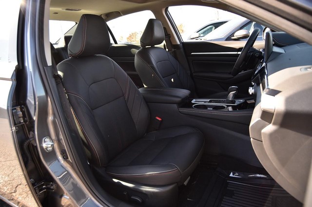 Nissan Altima Vehicle Image 22