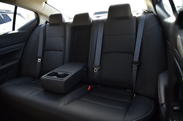 Nissan Altima Vehicle Image 24