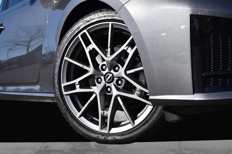 Nissan Altima Vehicle Full-screen Gallery Image 3