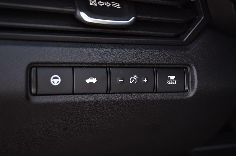 Nissan Altima Vehicle Full-screen Gallery Image 11