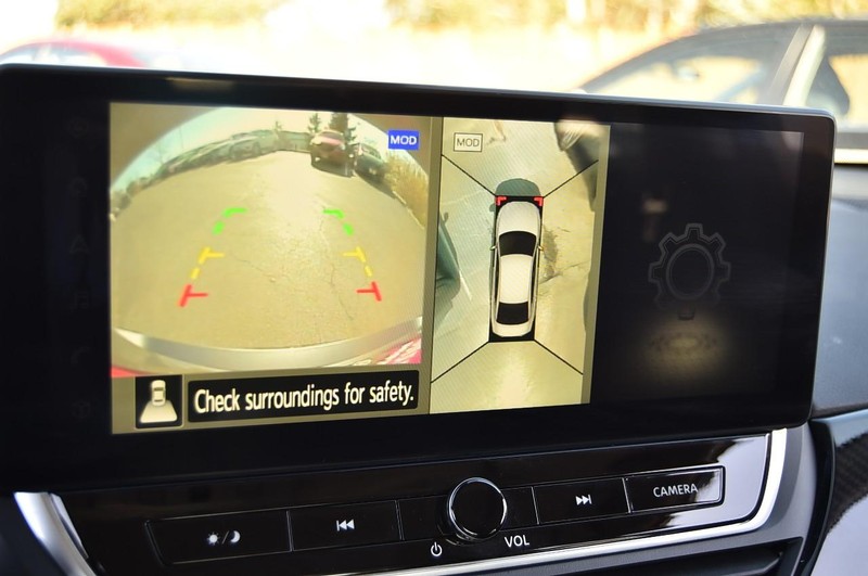 Nissan Altima Vehicle Full-screen Gallery Image 13