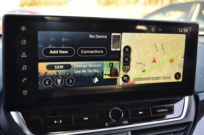 Nissan Altima Vehicle Full-screen Gallery Image 16
