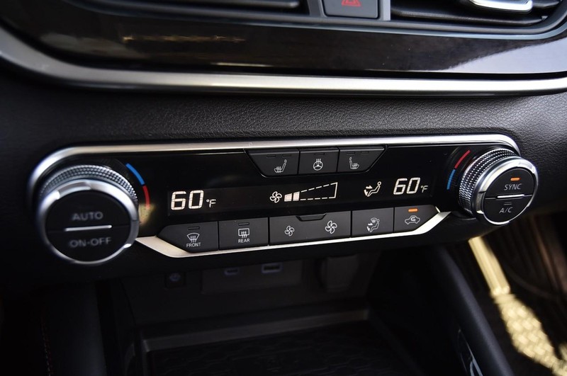 Nissan Altima Vehicle Full-screen Gallery Image 17