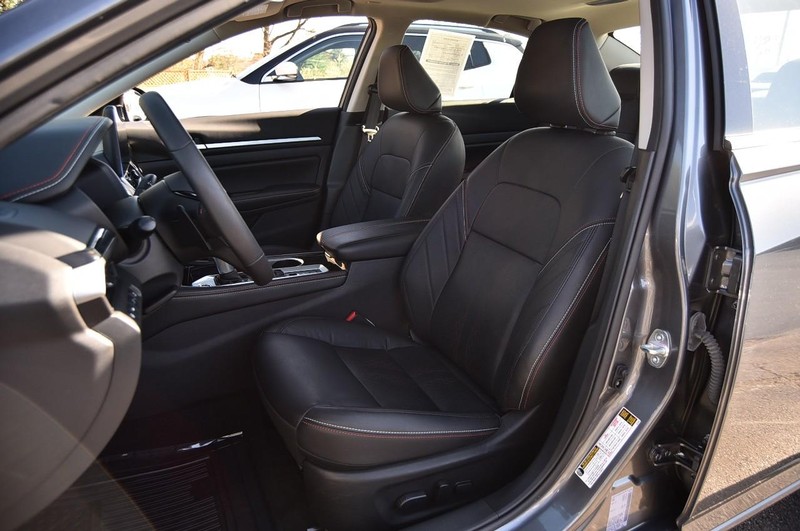 Nissan Altima Vehicle Full-screen Gallery Image 21