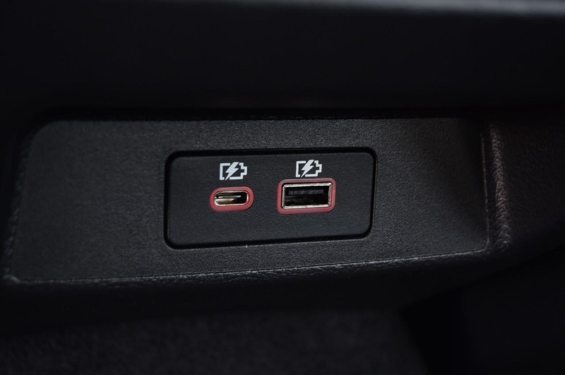 Nissan Altima Vehicle Full-screen Gallery Image 26