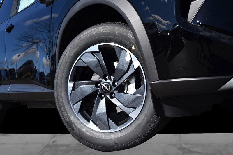 Nissan Rogue Vehicle Image 03