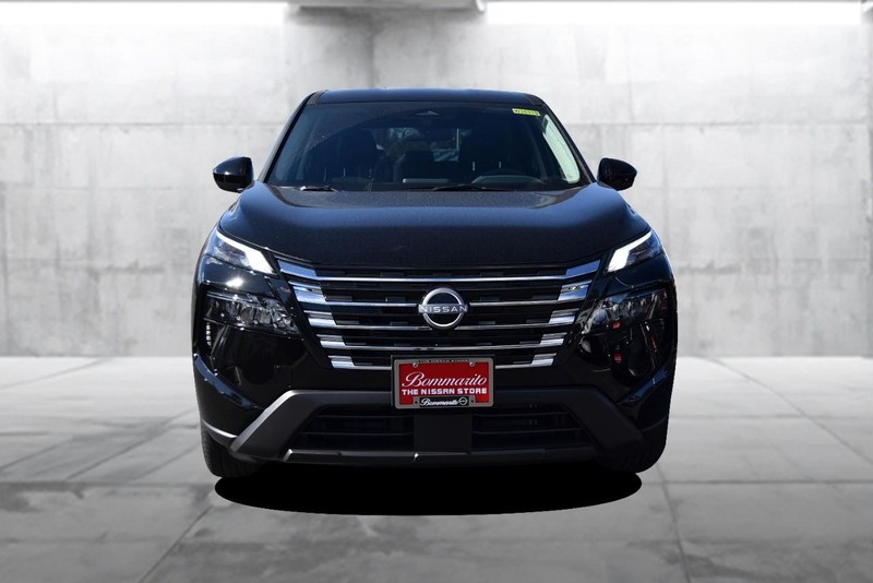 Nissan Rogue Vehicle Image 04