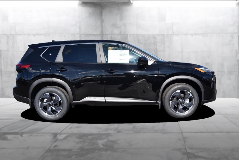 Nissan Rogue Vehicle Image 05