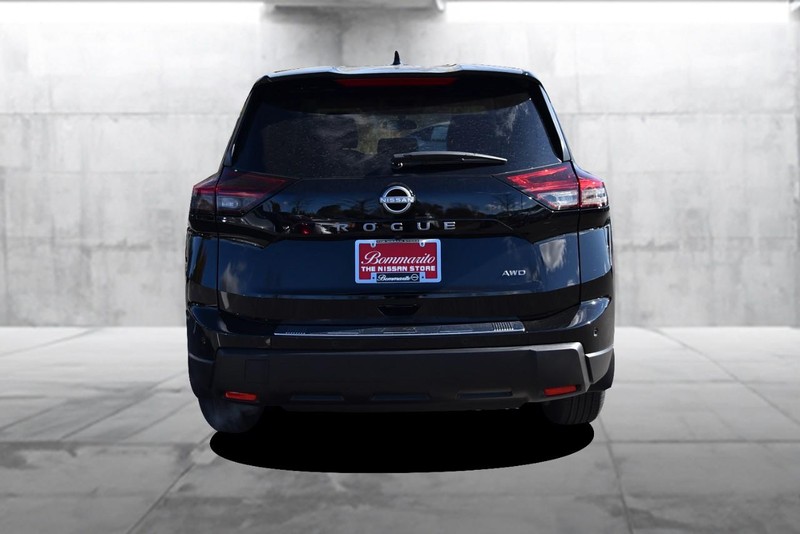 Nissan Rogue Vehicle Image 06