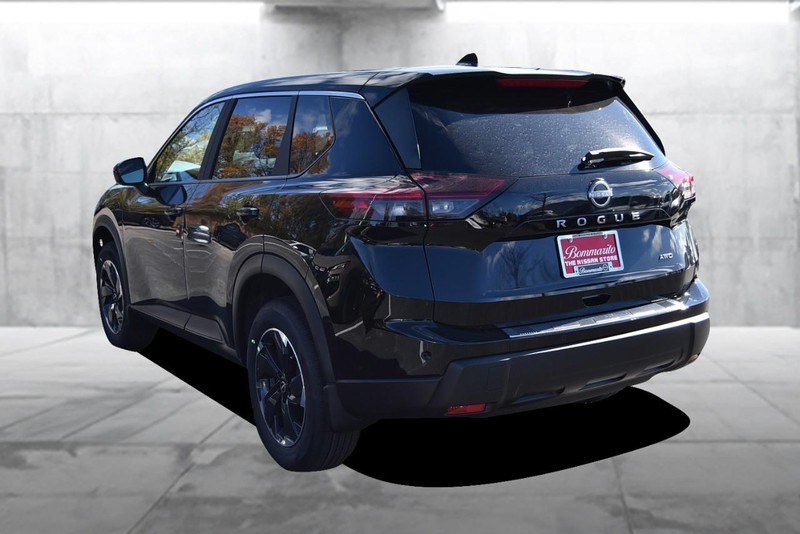 Nissan Rogue Vehicle Image 07