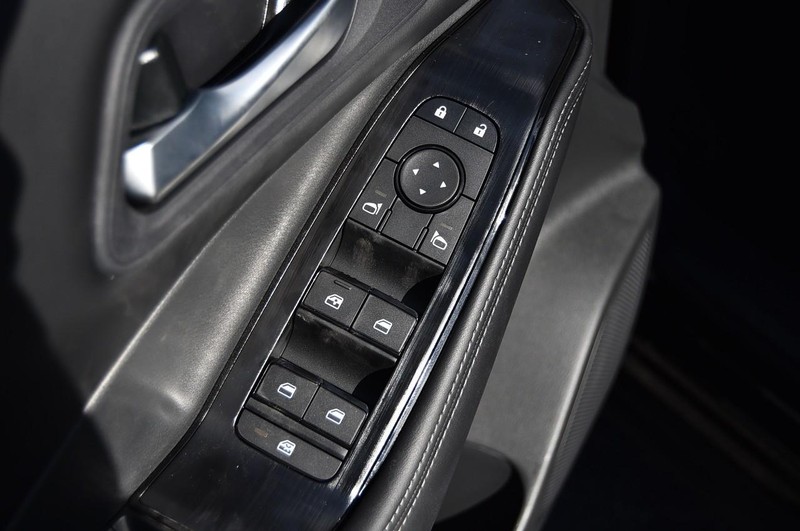 Nissan Rogue Vehicle Image 09