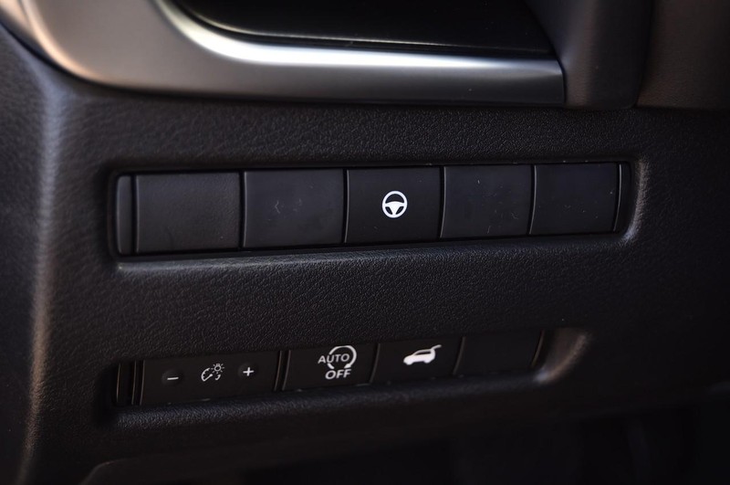 Nissan Rogue Vehicle Image 11