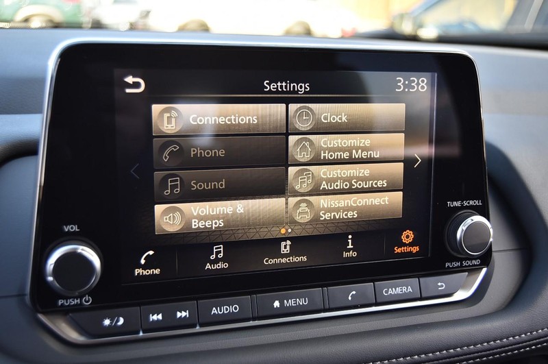 Nissan Rogue Vehicle Image 14