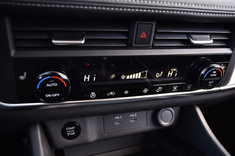 Nissan Rogue Vehicle Image 15