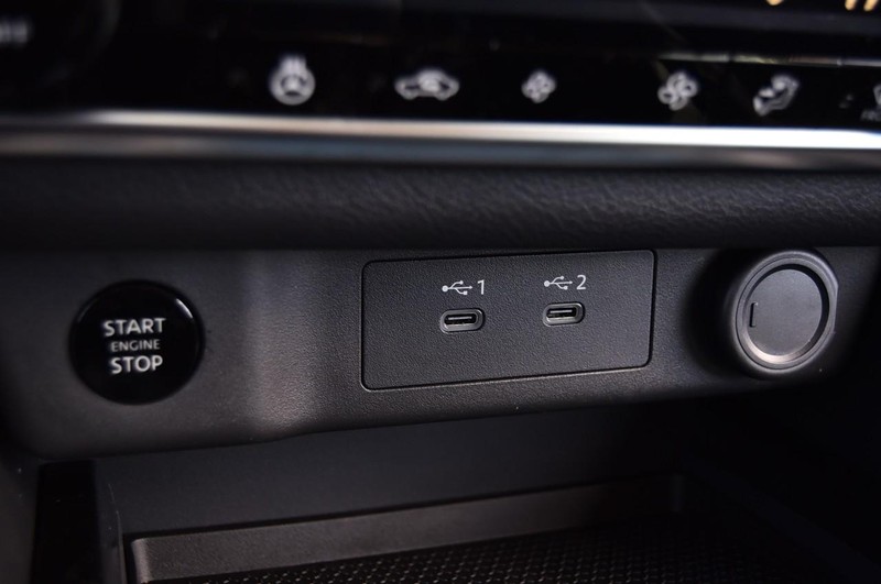 Nissan Rogue Vehicle Image 16