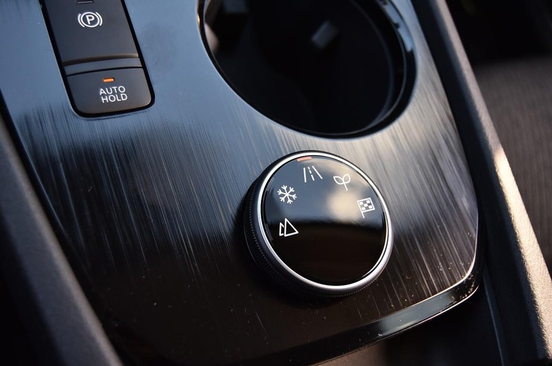 Nissan Rogue Vehicle Image 17