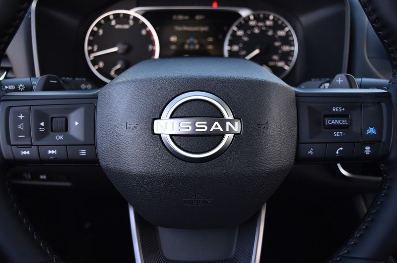 Nissan Rogue Vehicle Image 18