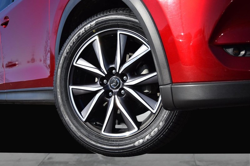 Mazda CX-5 Vehicle Full-screen Gallery Image 03