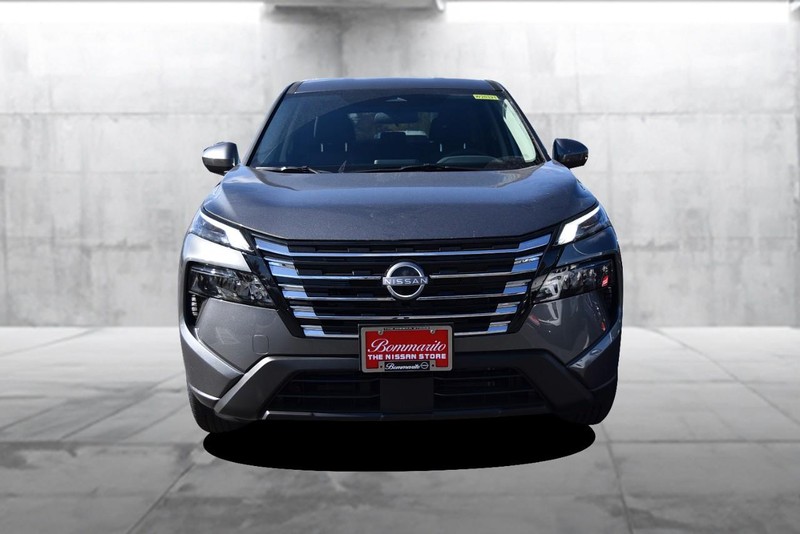 Nissan Rogue Vehicle Image 04