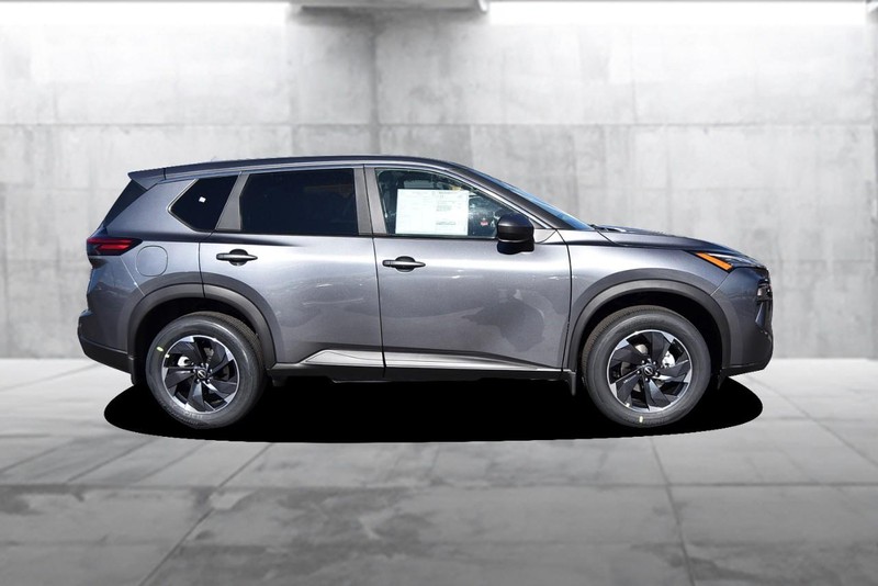Nissan Rogue Vehicle Image 05